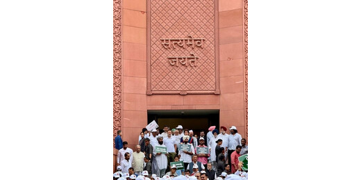 वोट चोरी और मतदाता सूची संशोधन के खिलाफ विपक्ष का मार्च, राहुल-खड़गे समेत कई नेता हिरासत में